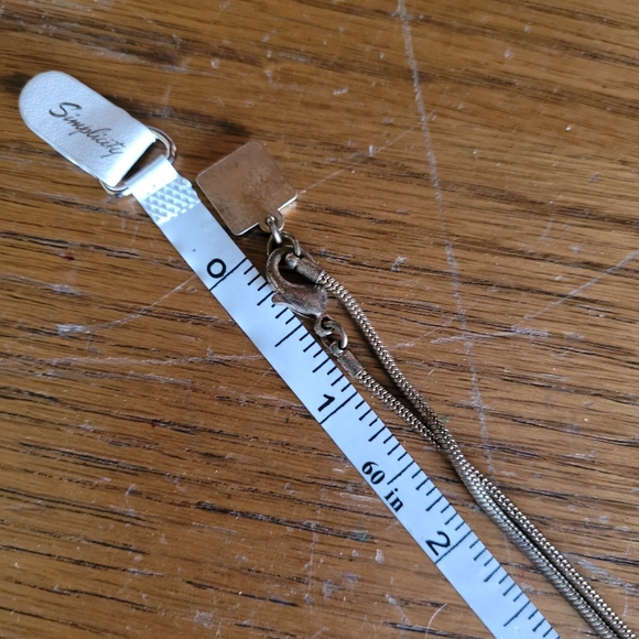 Gold Rhinestone Starfish Necklace - Picture 7 of 12